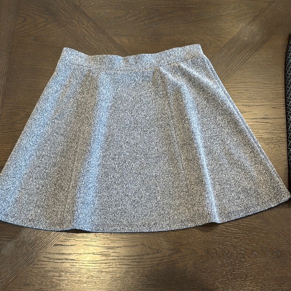 2 LOFT mini skirts - Picture 6 of 11